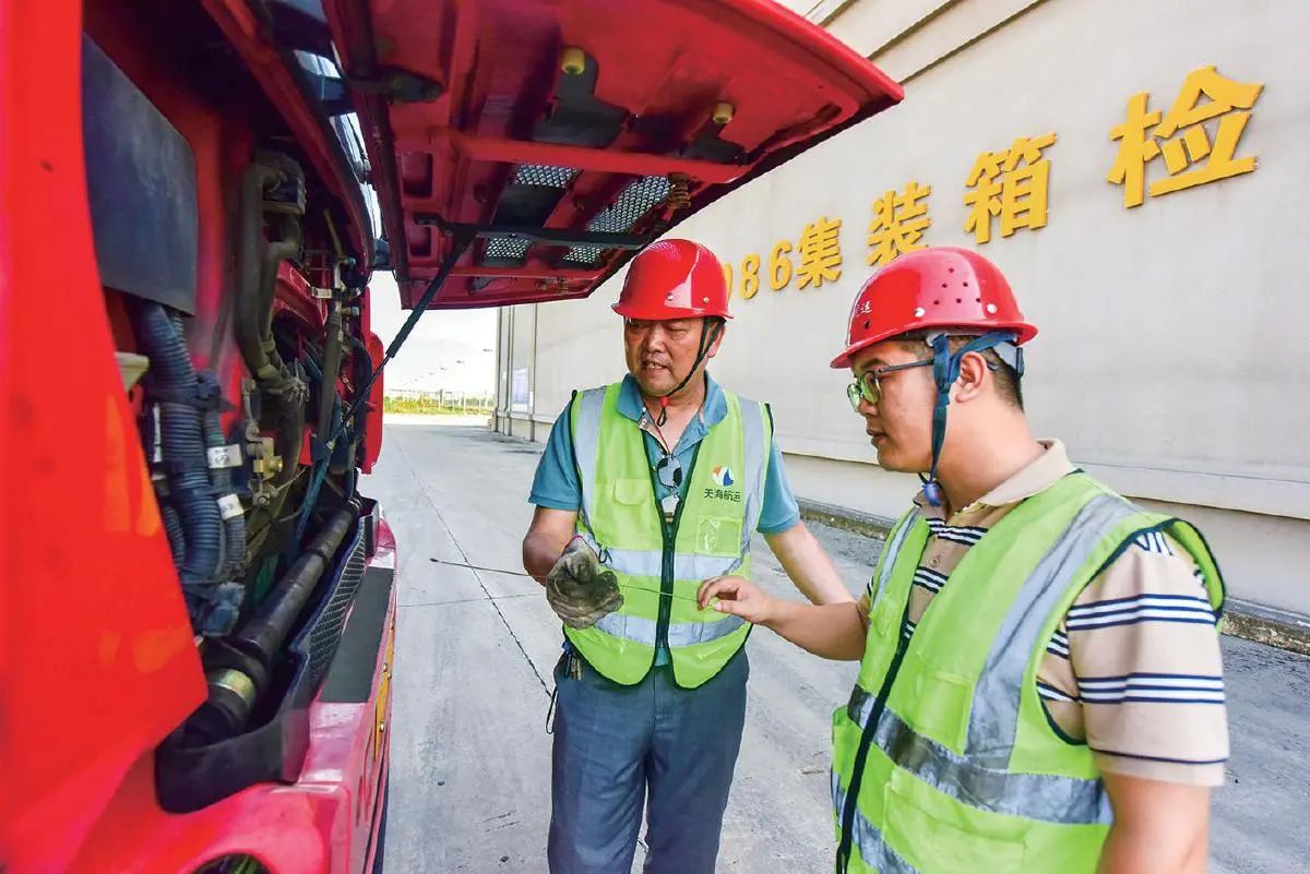 助力黃石建億噸大港——記湖北省工人先鋒號黃石天海航運有限公司港區事業部拖車班